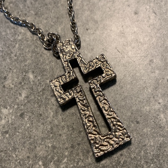 Cross necklace - Picture 2 of 4